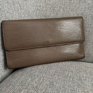 Louis Vuitton Taupe Grey Epi Sarah International Long Wallet